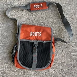 ROOTS canvas cross body bag